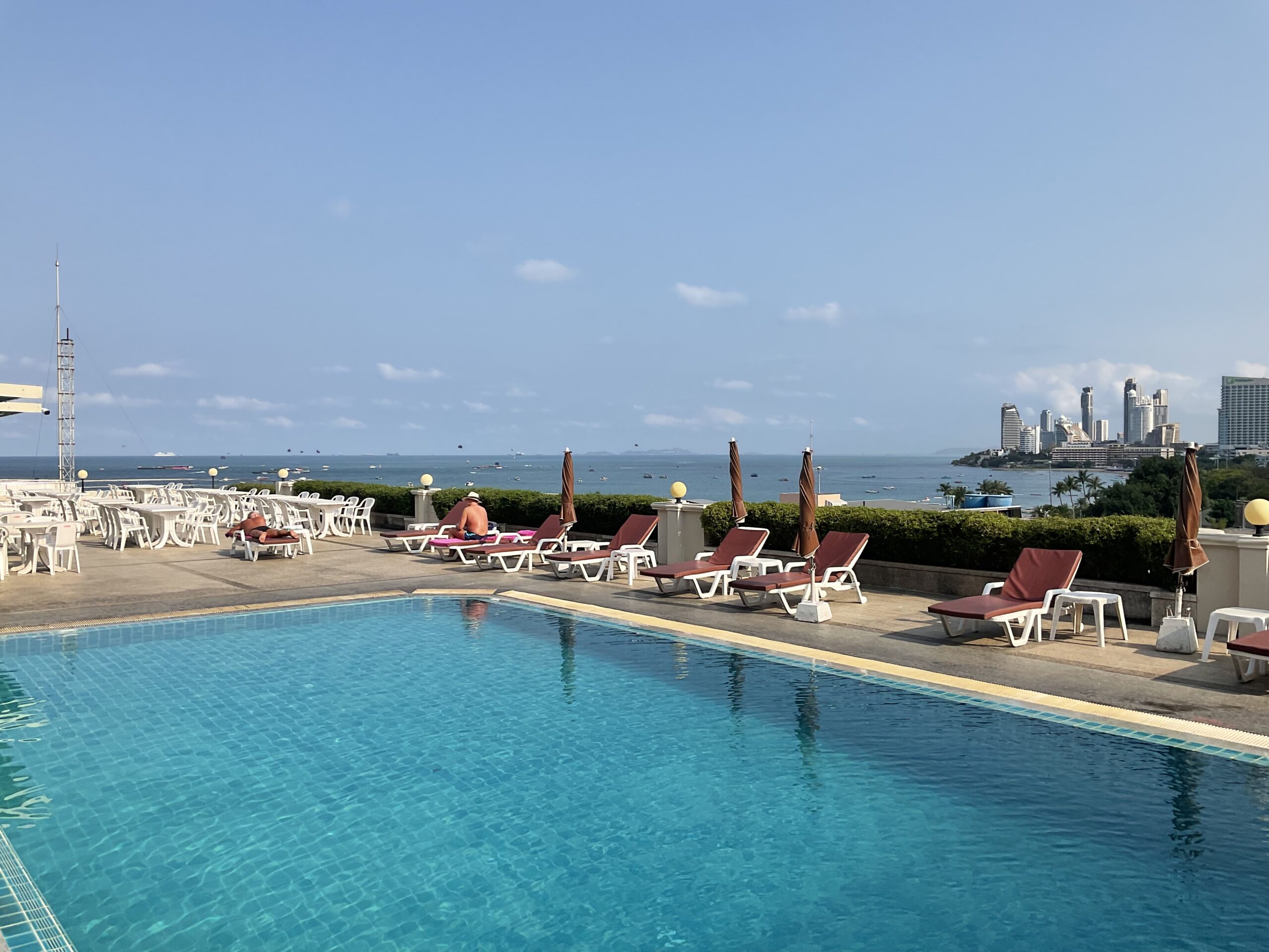 ホテルのプール